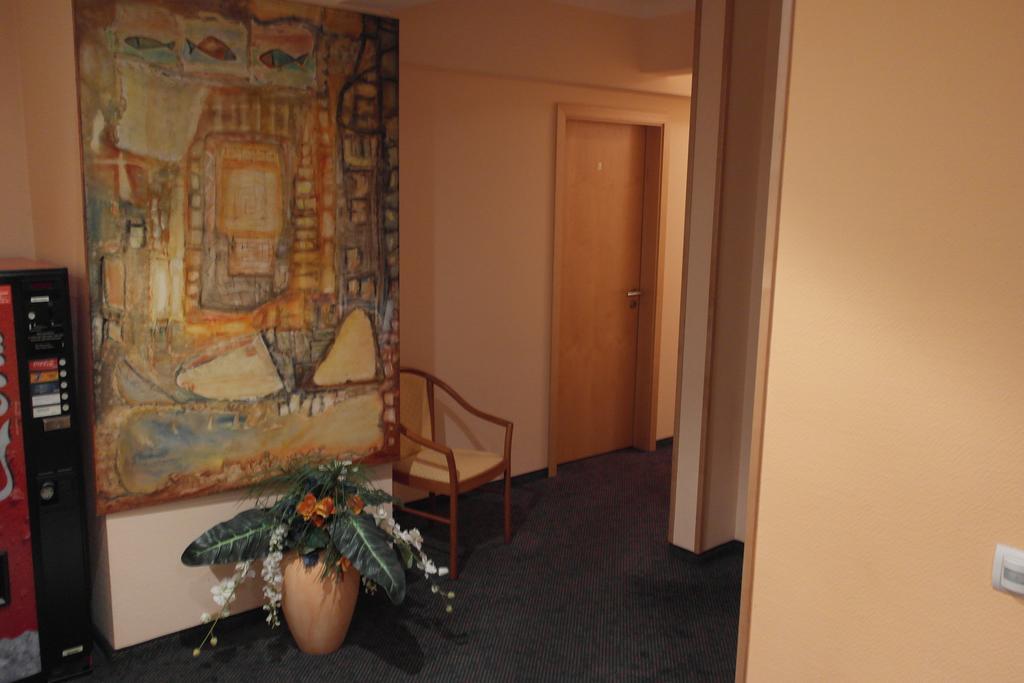 Hotel Jahnhaus Лангенфельд Экстерьер фото