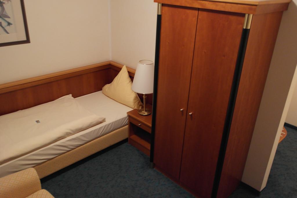 Hotel Jahnhaus Лангенфельд Номер фото