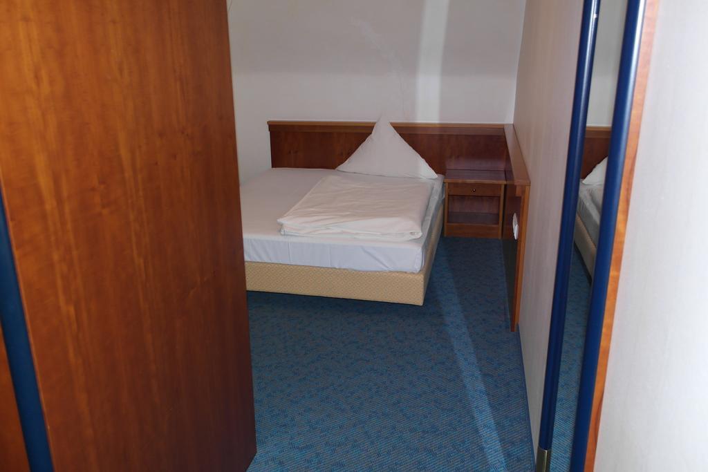 Hotel Jahnhaus Лангенфельд Номер фото