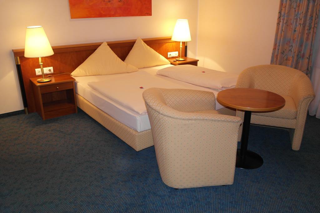 Hotel Jahnhaus Лангенфельд Номер фото